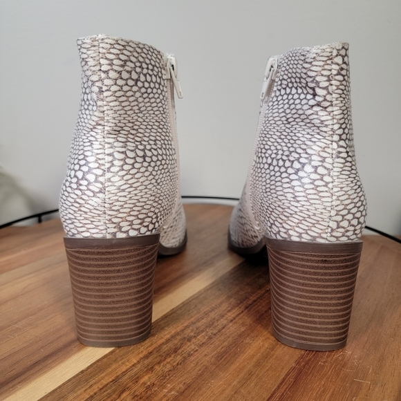 The Limited Kiki Vegan Eather Ankle Boots Booties Size 8 - Picture 7 of 13